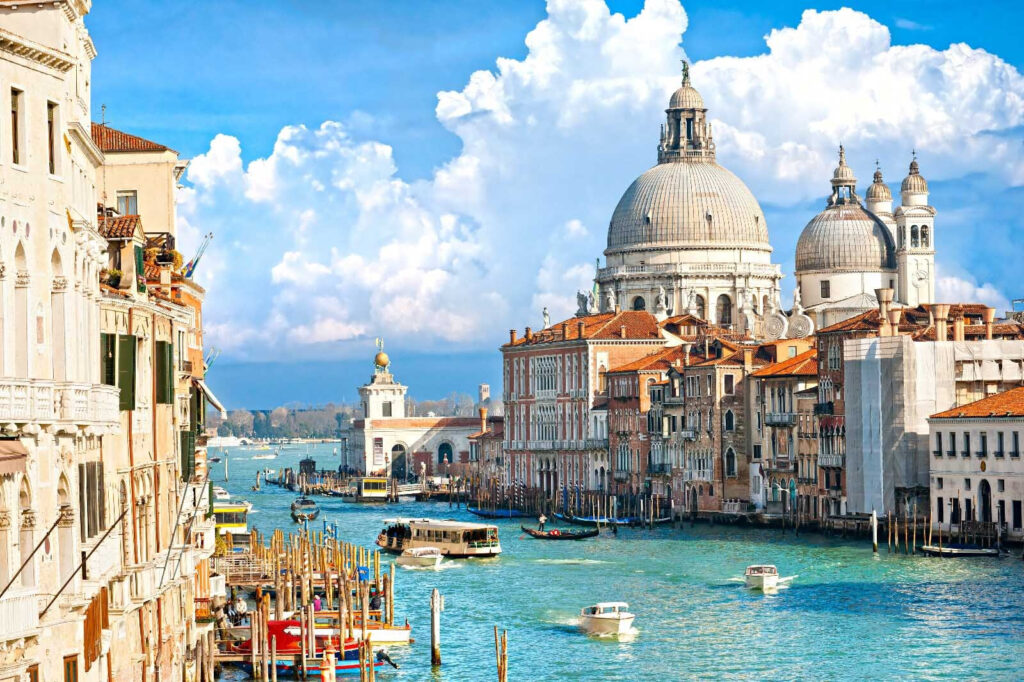 Venecia bajo el sol — diseño completo