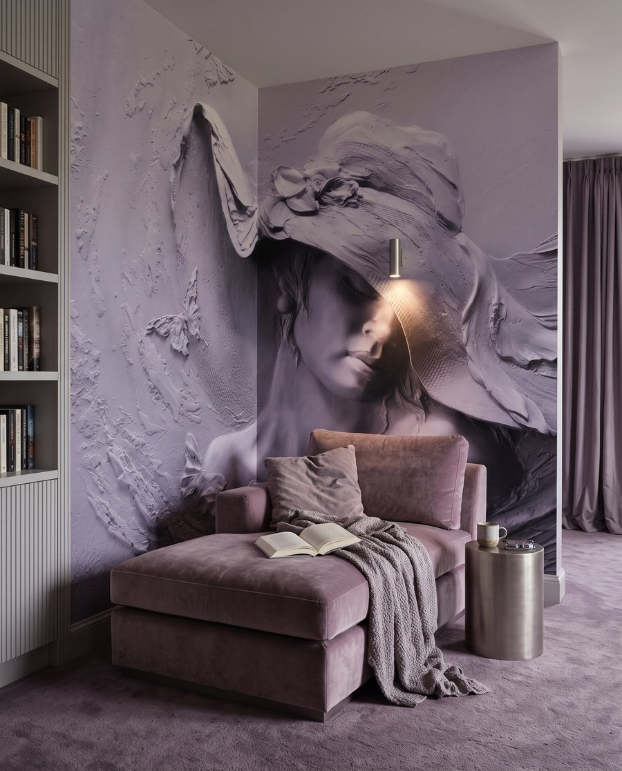 Mujer con sombrero ondulado — interior 1