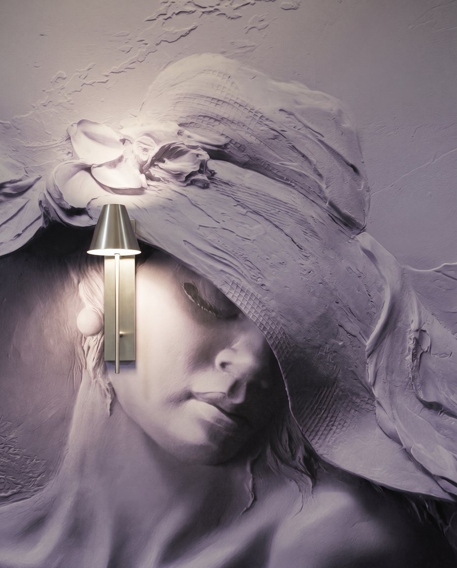 Mujer con sombrero ondulado — detalle