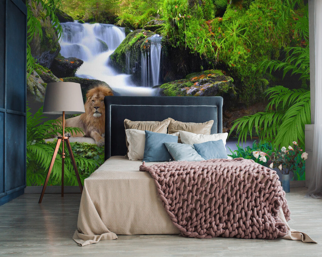 León ante una cascada — interior 2