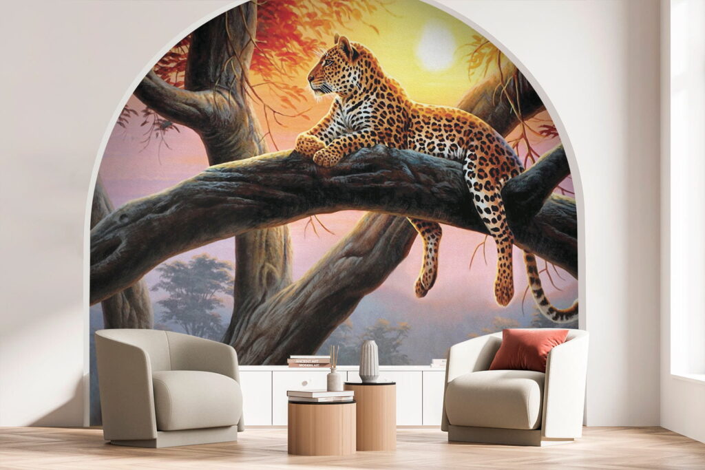 Felino manchado al atardecer — interior 1