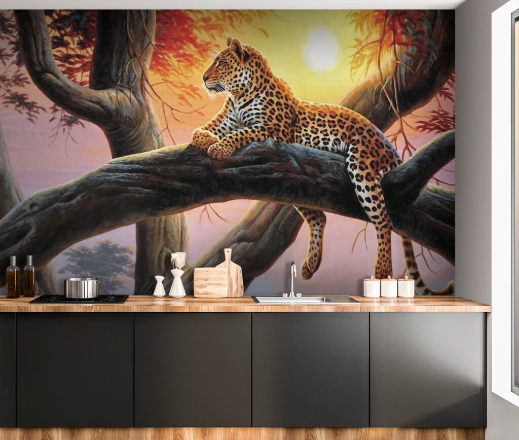 Felino manchado al atardecer — interior 10