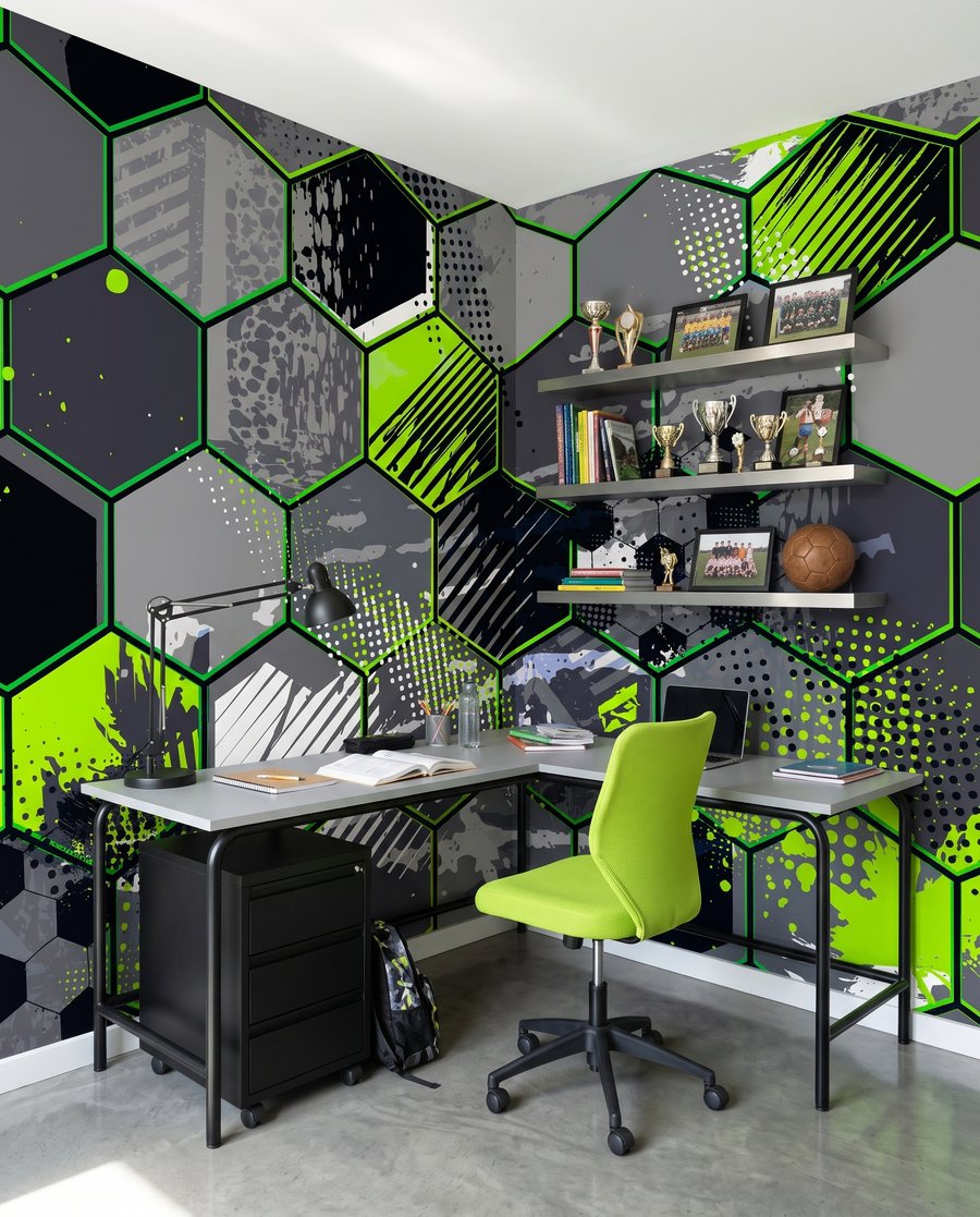 Fútbol en hexágonos verdes en un interior