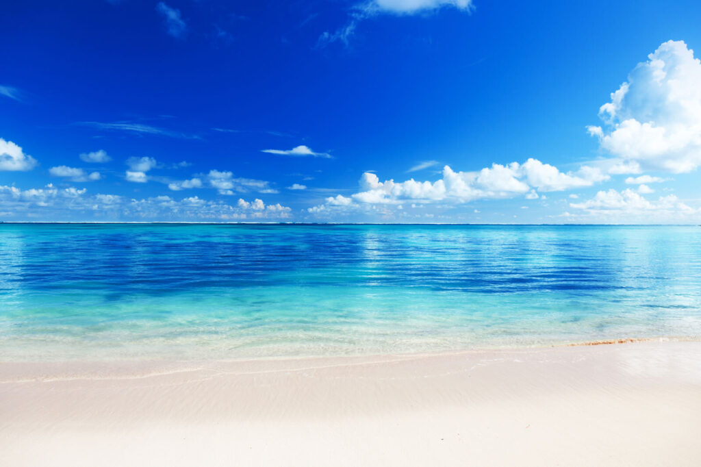 Playa en azul vivo — diseño completo