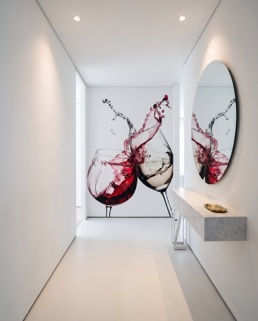 Vino salpicado en copas — interior 3
