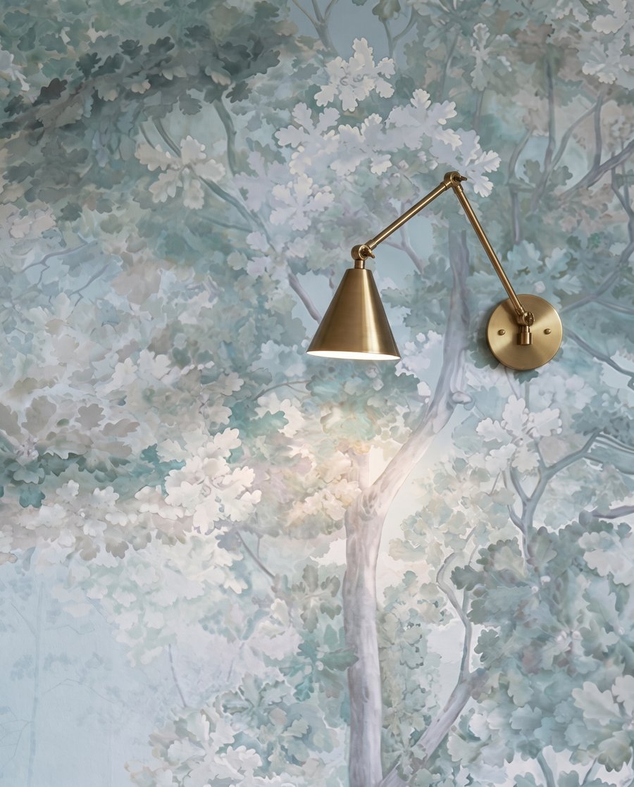 Bajo árboles altos — detalle