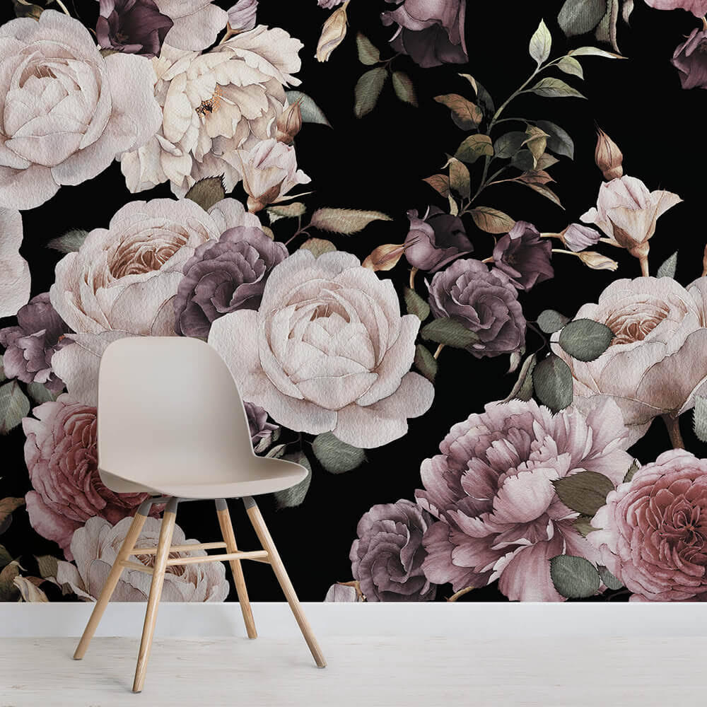 Rosas sobre negro en un interior