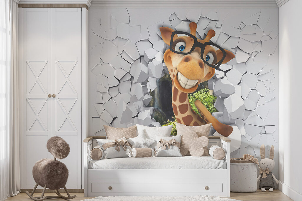 Jirafa tras muro roto — interior 2