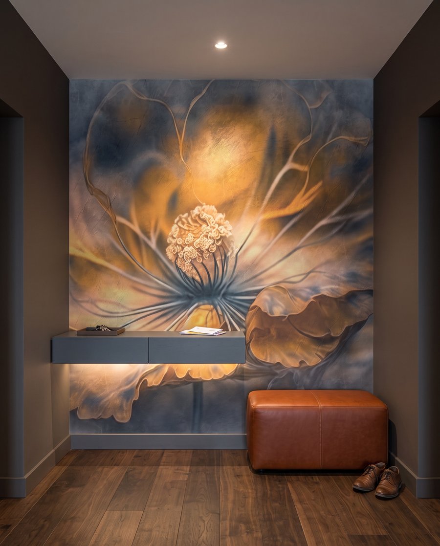 Flor en luz ámbar — interior 1