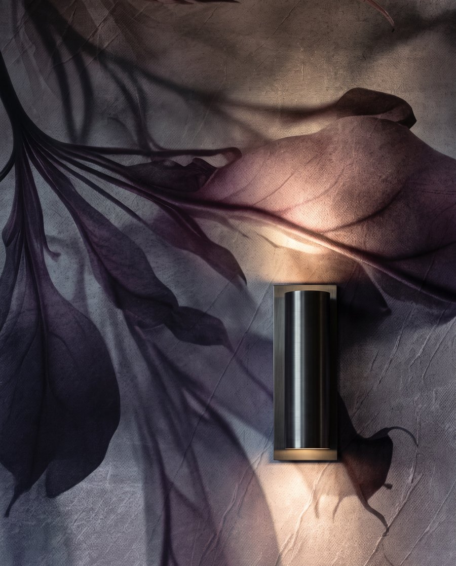 Flor y hojas colgantes — detalle