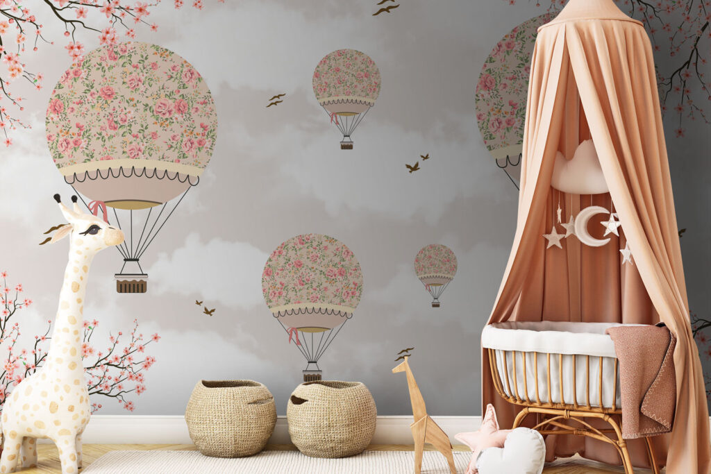 Globos con guirnaldas en un interior