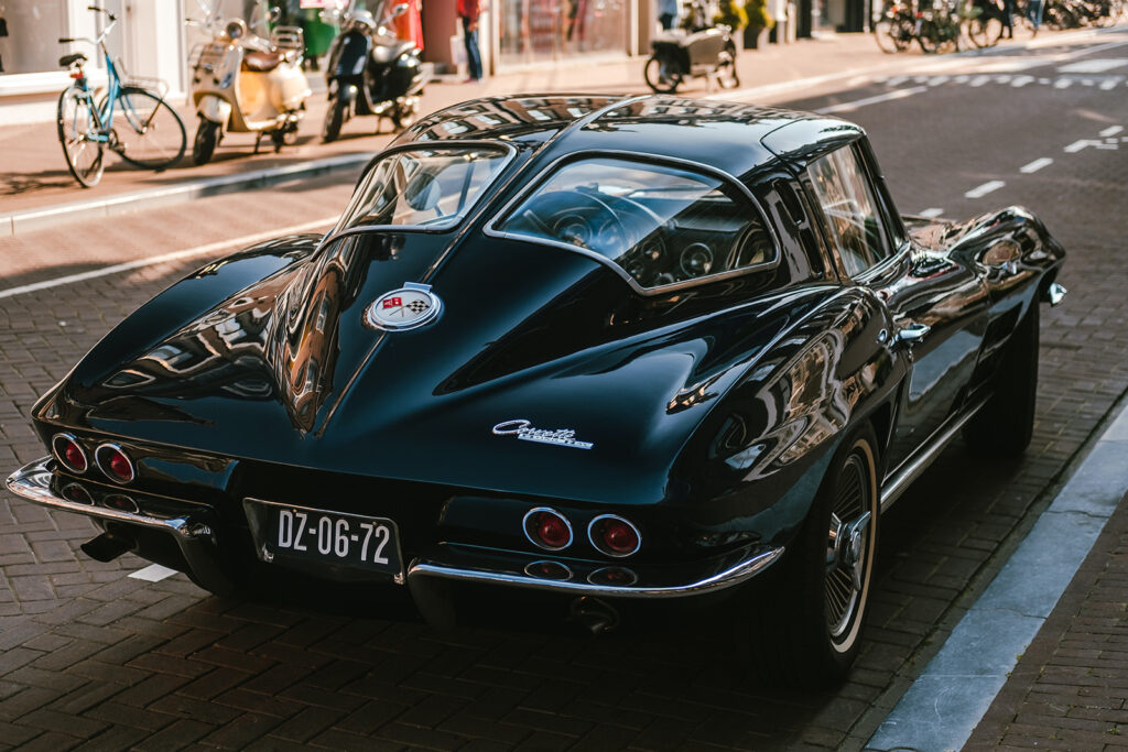 Coche clásico negro — diseño completo