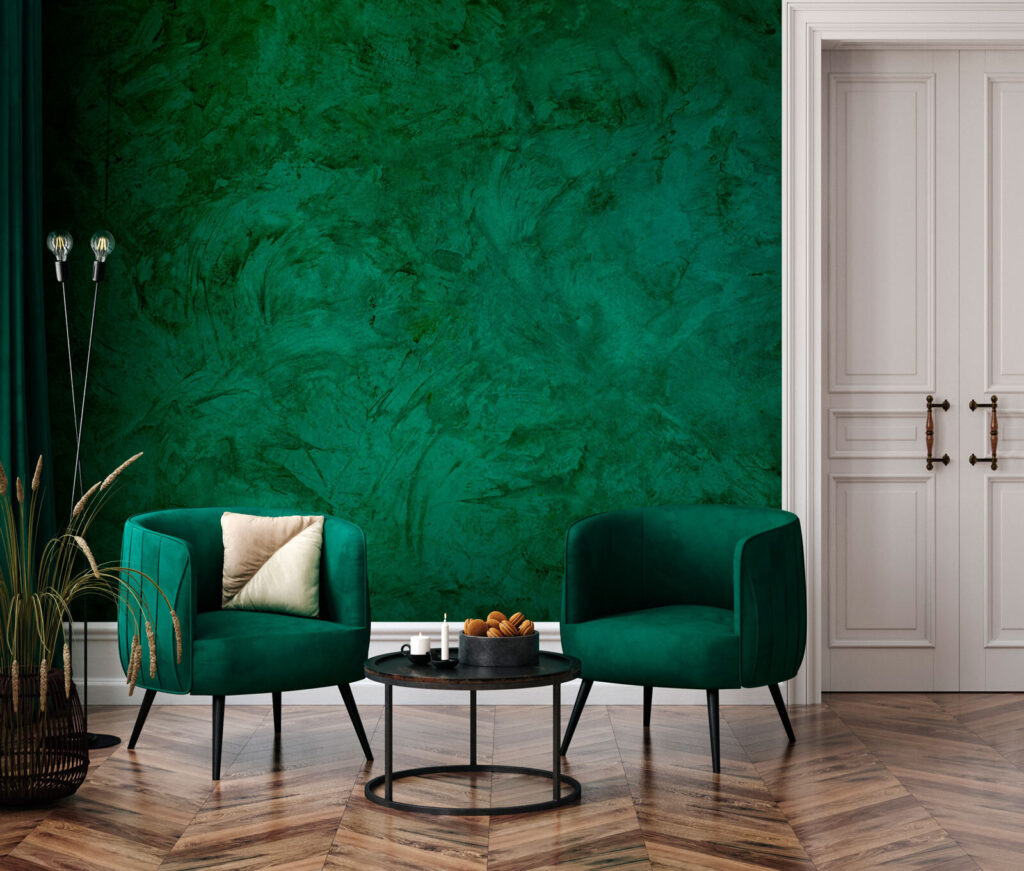 Verde esmeralda con vetas en un interior