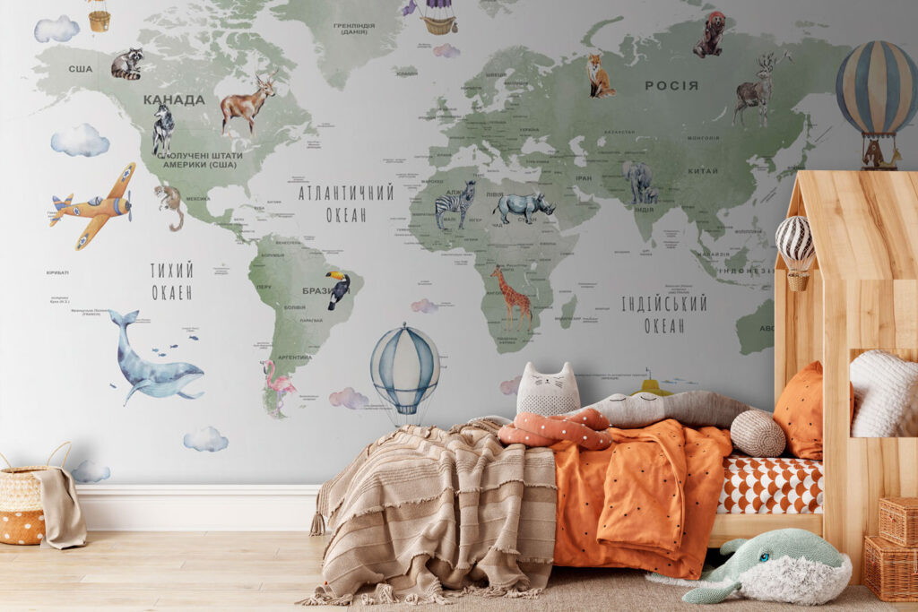 Globos sobre mapa verde — interior 3