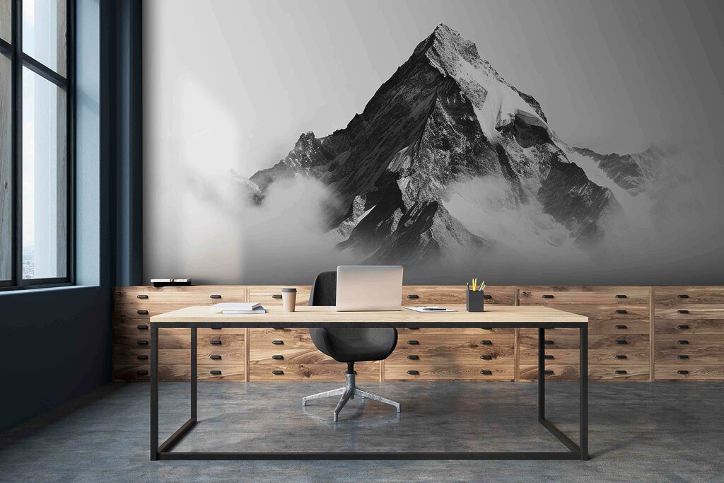 Cumbre solitaria sobre nubes — interior 4