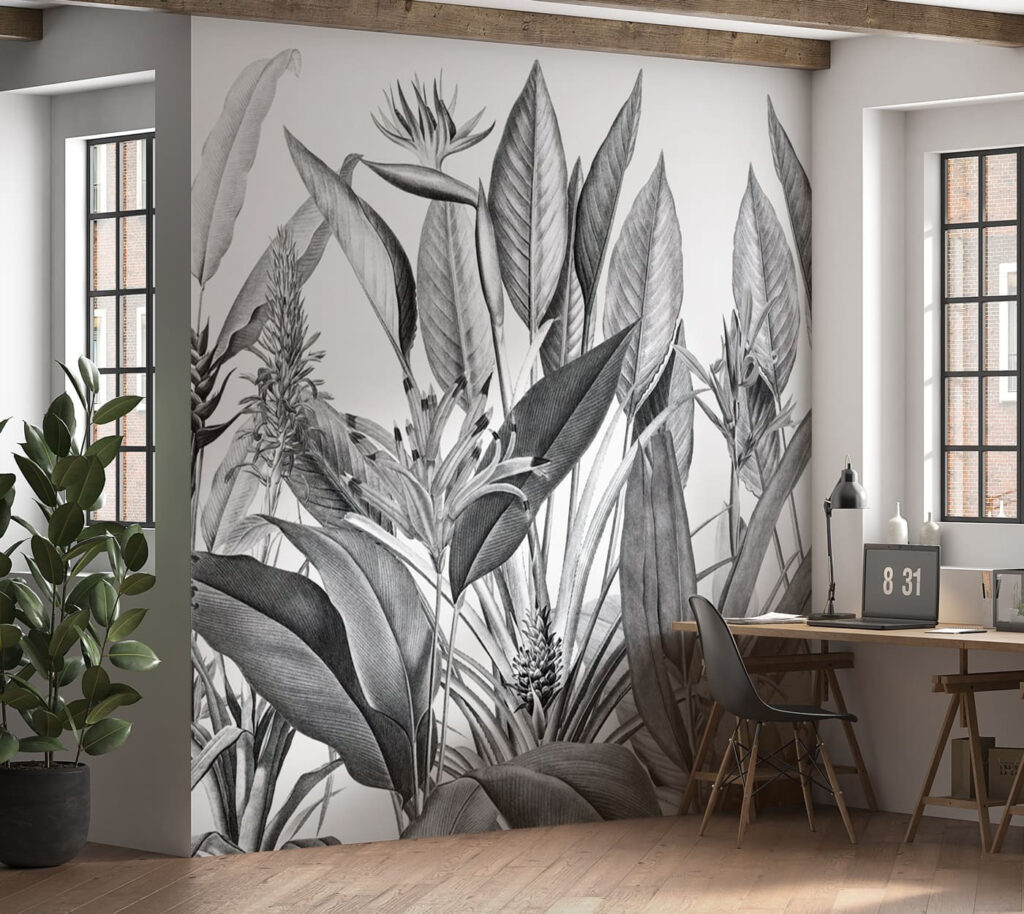 Flores tropicales entre hojas en un interior