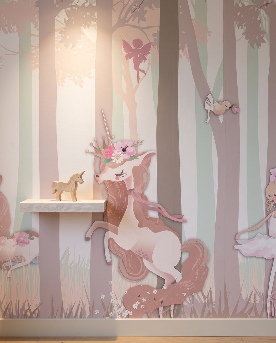 Unicornios en bosque rosa — detalle