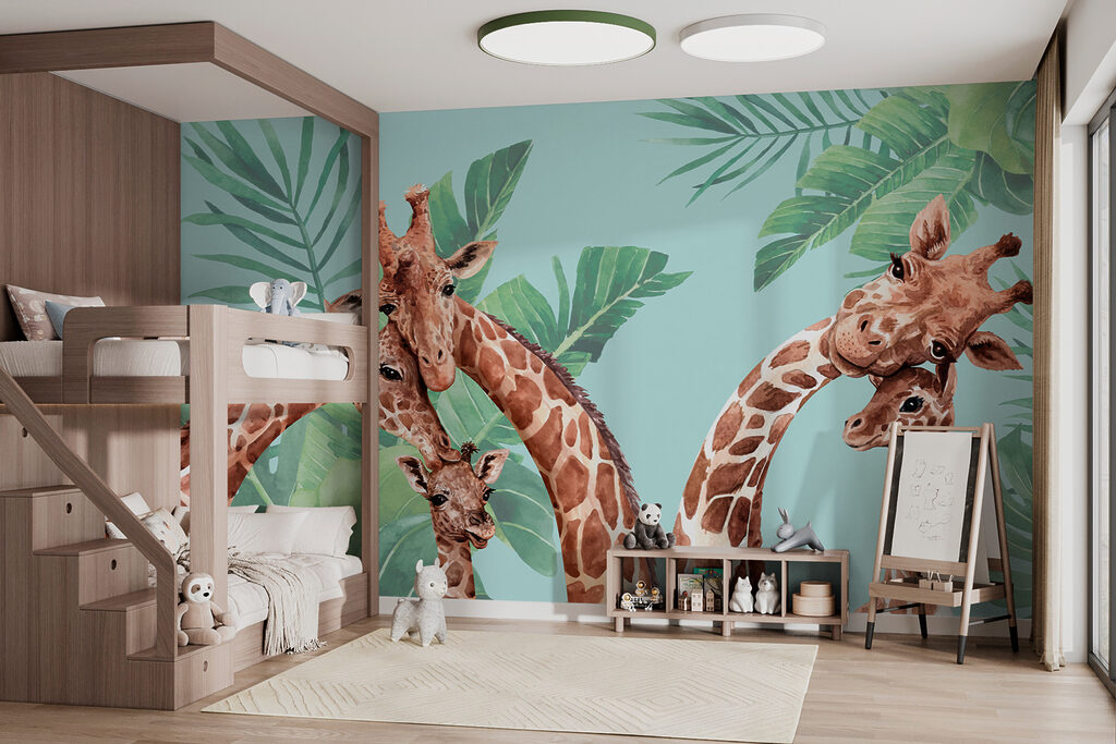 Tres jirafas entre hojas — interior 1