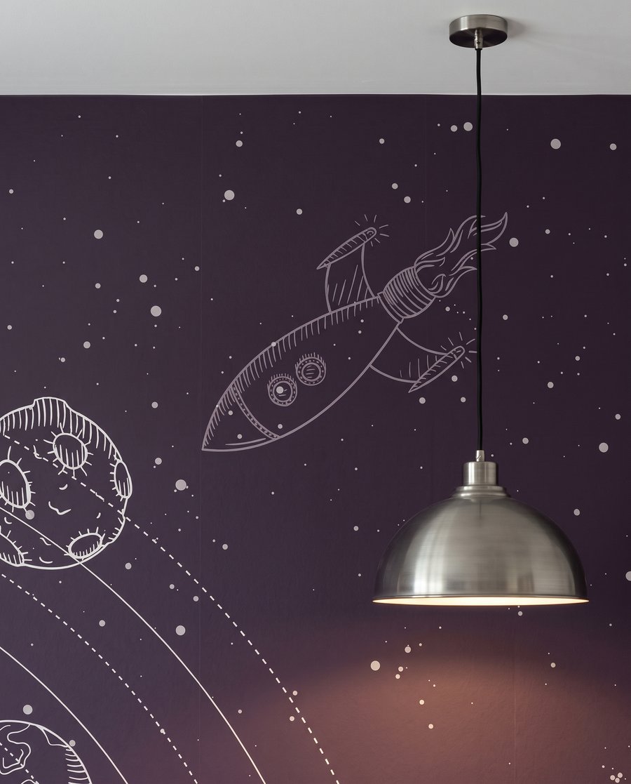 Astronauta entre órbitas — detalle