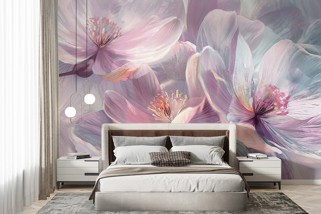 Flores lilas brillantes en un interior