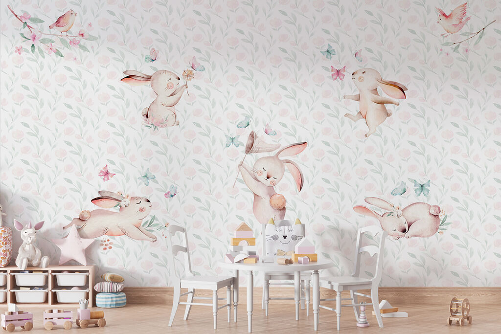 Conejitos entre flores en un interior