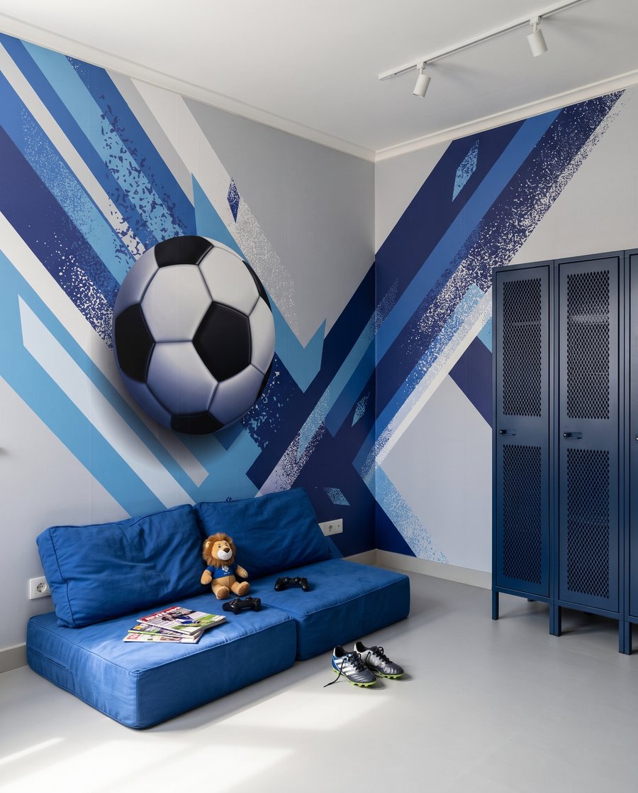 Fútbol entre franjas en un interior