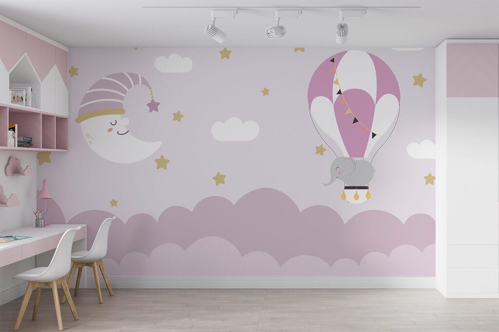 Elefantito en globo en un interior