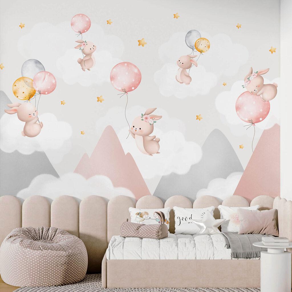 Conejitos con globos en un interior