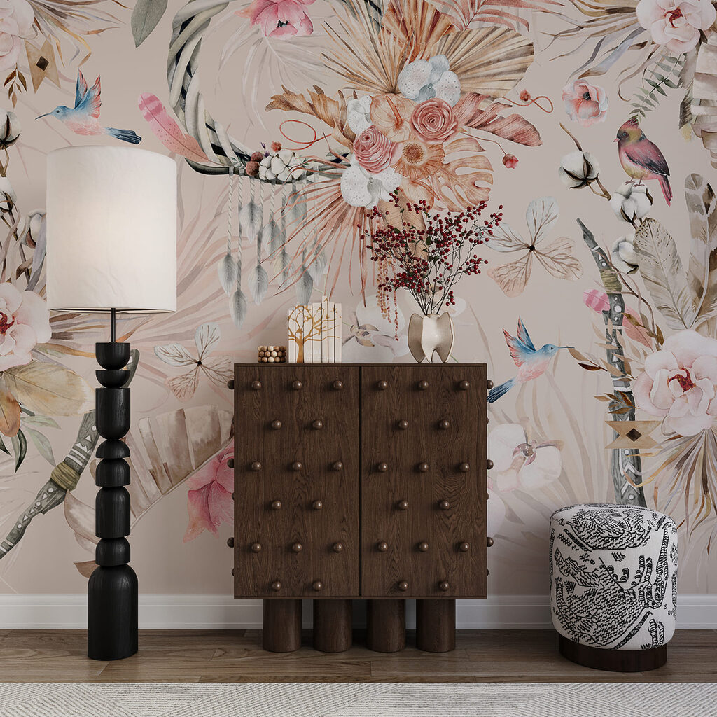 Flores con aves elegantes en un interior