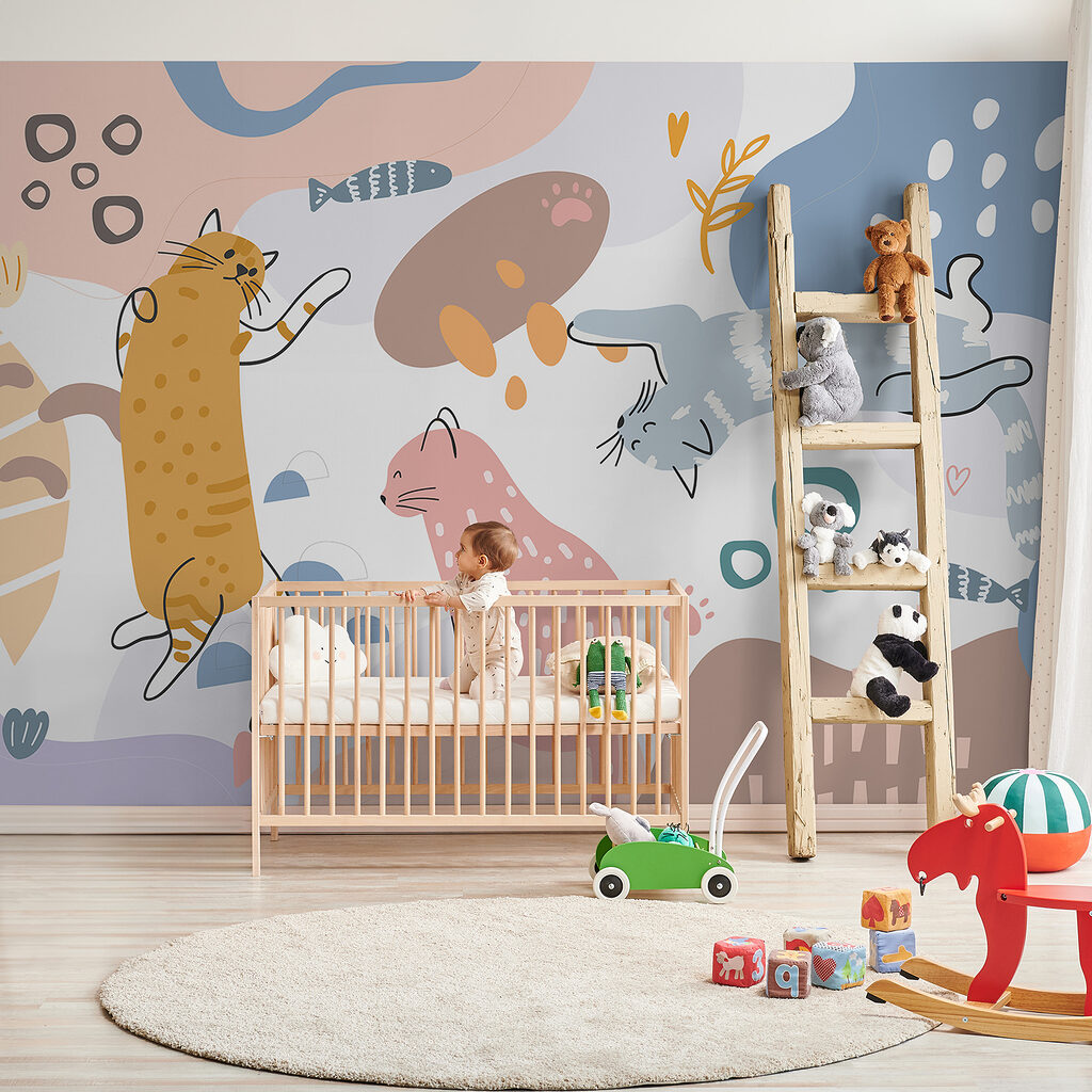 Gatos juguetones entre manchas — interior 1