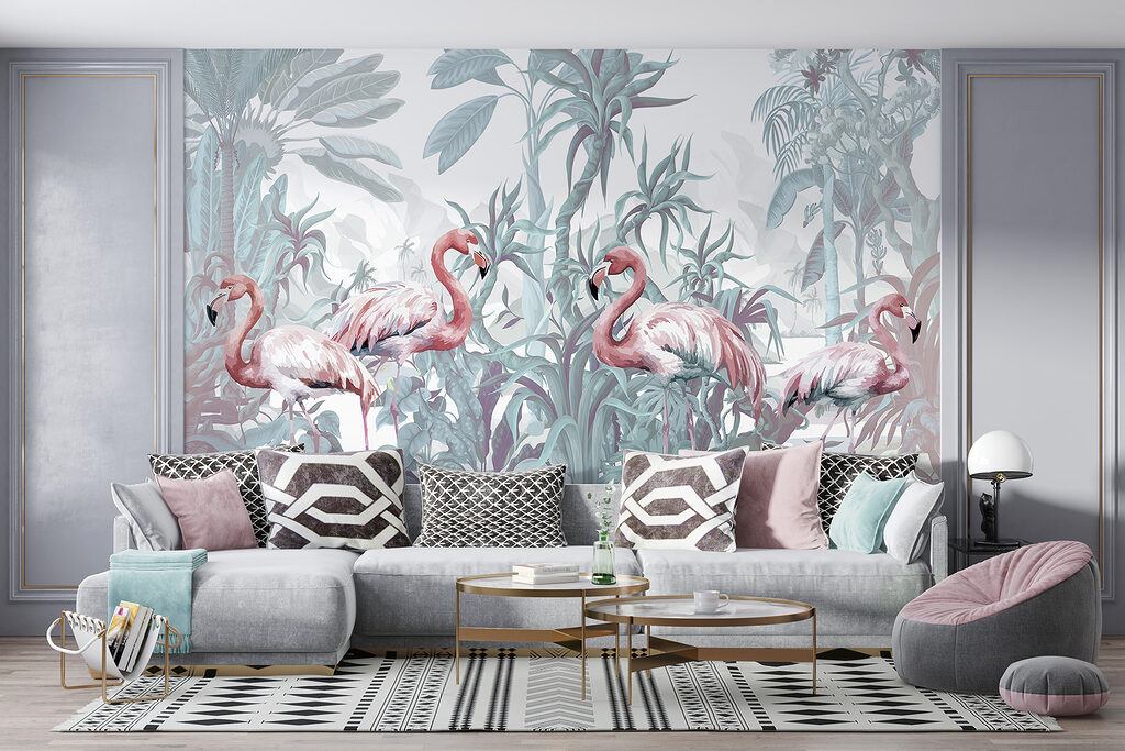 Flamencos entre plantas tropicales en un interior