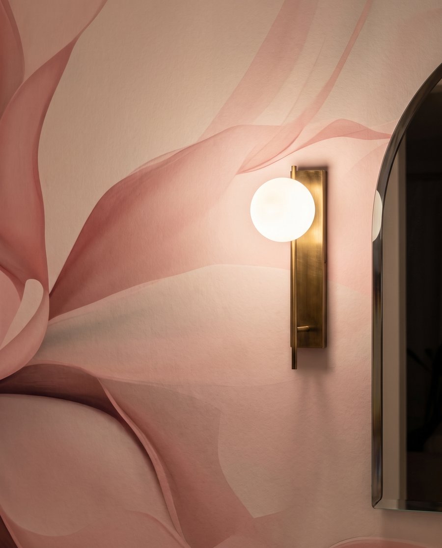 Flor de pétalos amplios — detalle